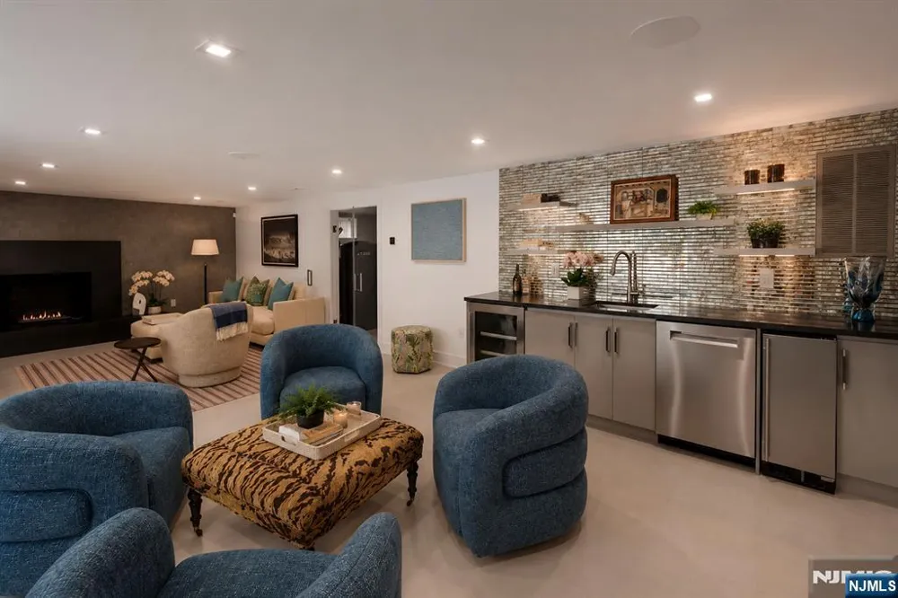 35 Jane Drive Englewood Cliffs, NJ 07632