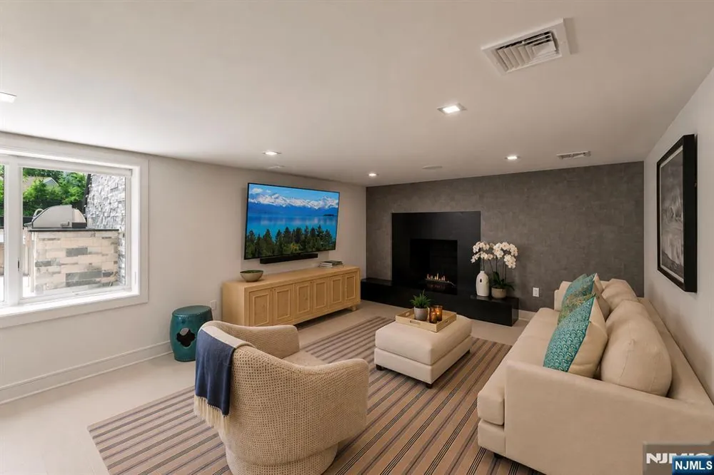 35 Jane Drive Englewood Cliffs, NJ 07632