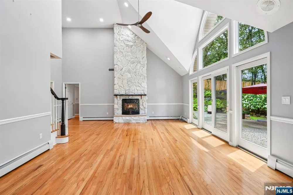 922 Hilltop Terrace Franklin Lakes, NJ 07417