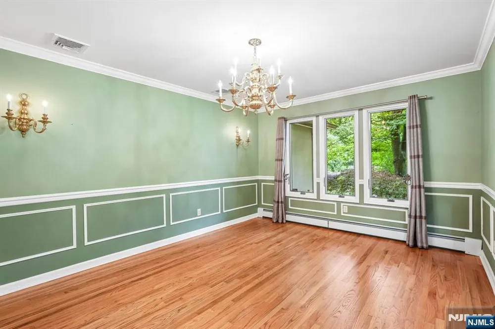 922 Hilltop Terrace Franklin Lakes, NJ 07417
