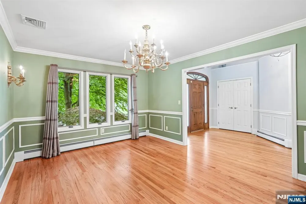922 Hilltop Terrace Franklin Lakes, NJ 07417