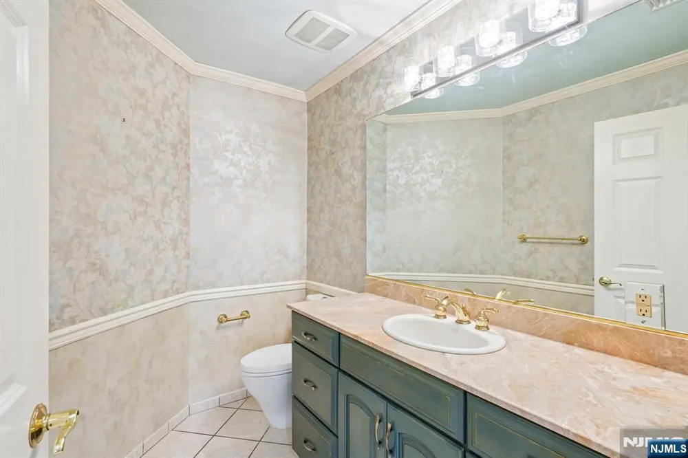 922 Hilltop Terrace Franklin Lakes, NJ 07417