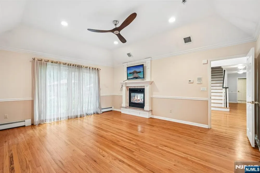 922 Hilltop Terrace Franklin Lakes, NJ 07417