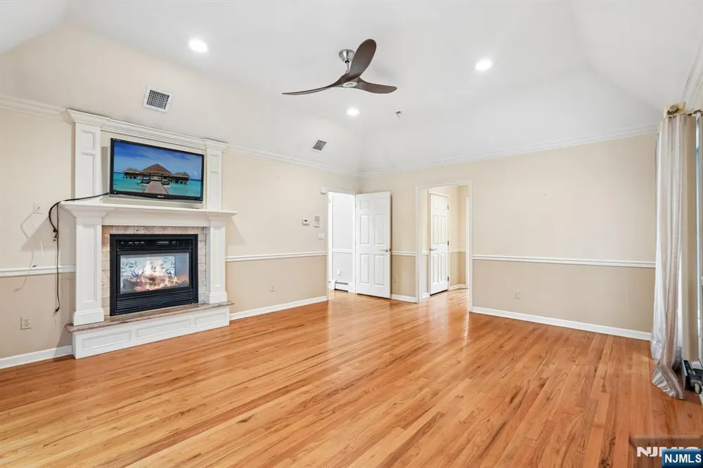 922 Hilltop Terrace Franklin Lakes, NJ 07417