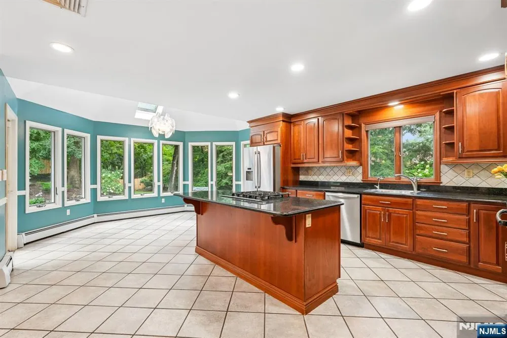 922 Hilltop Terrace Franklin Lakes, NJ 07417