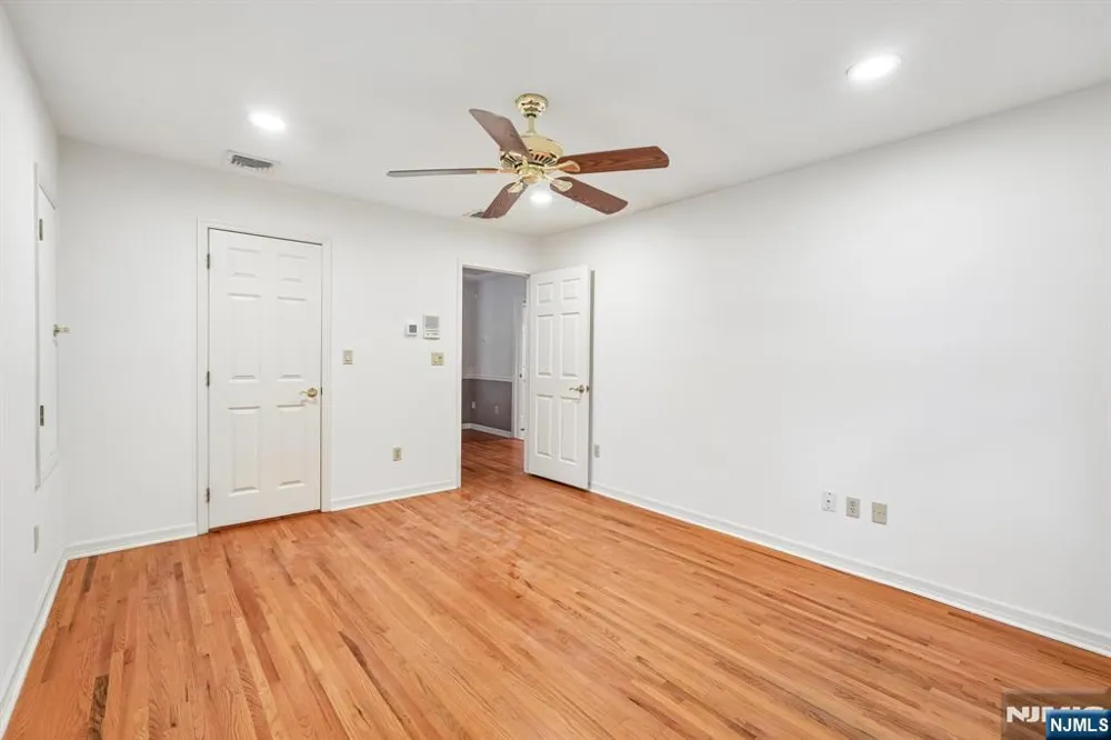 922 Hilltop Terrace Franklin Lakes, NJ 07417