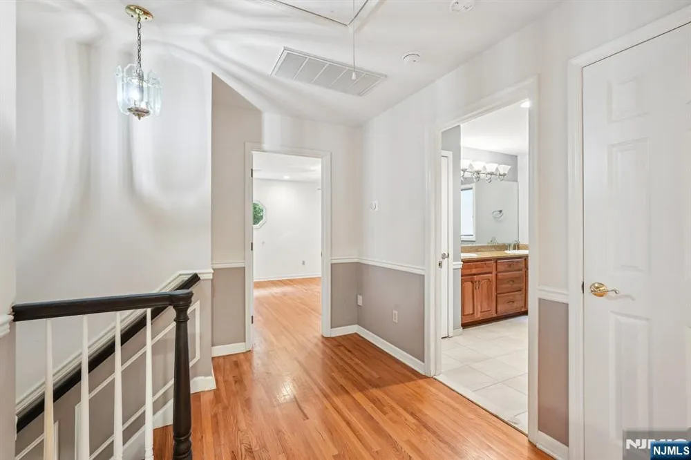922 Hilltop Terrace Franklin Lakes, NJ 07417
