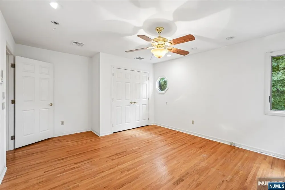 922 Hilltop Terrace Franklin Lakes, NJ 07417