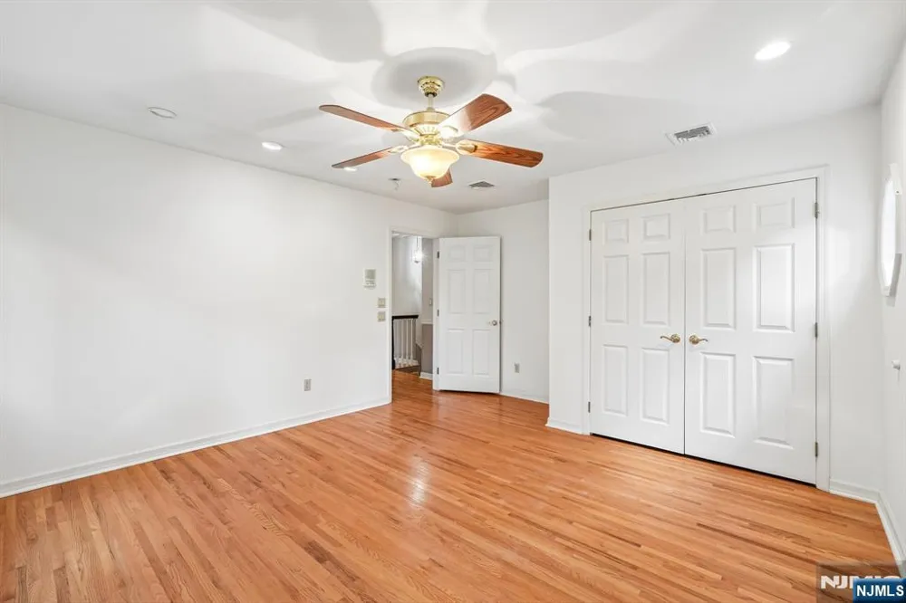 922 Hilltop Terrace Franklin Lakes, NJ 07417