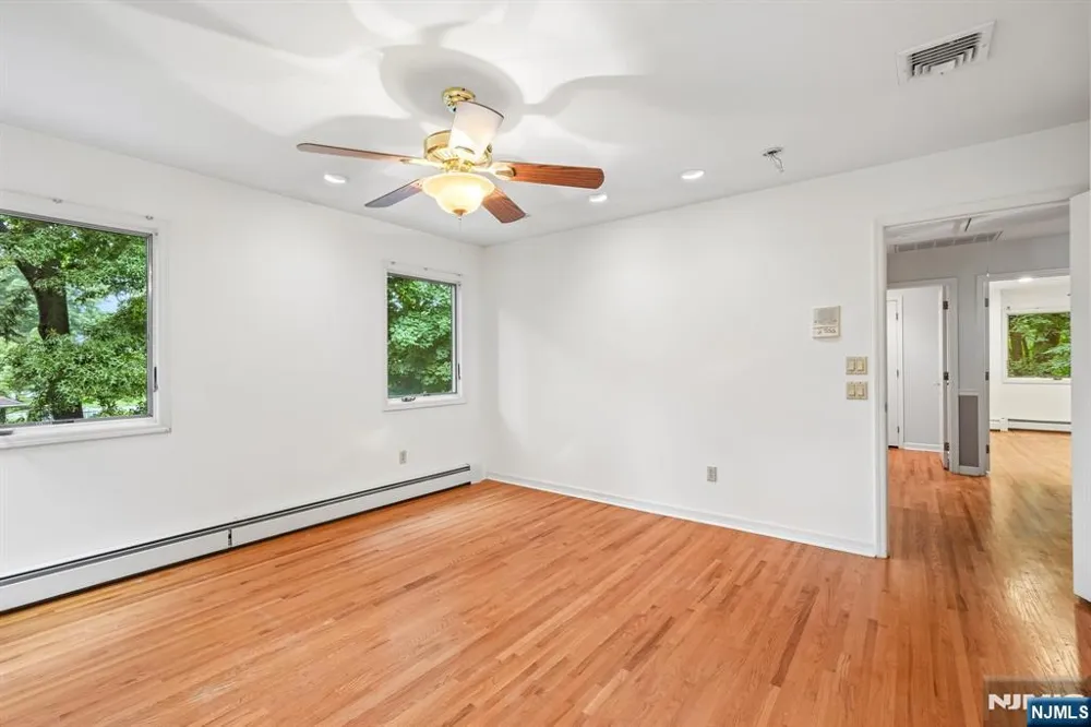 922 Hilltop Terrace Franklin Lakes, NJ 07417