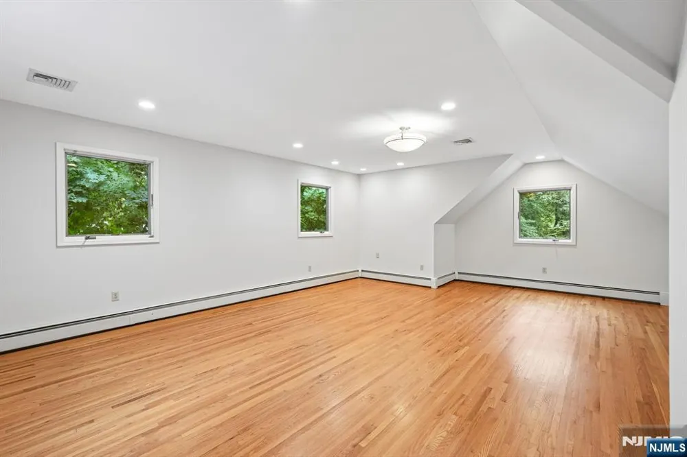 922 Hilltop Terrace Franklin Lakes, NJ 07417