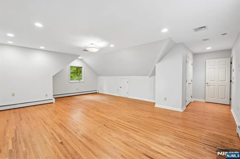 922 Hilltop Terrace Franklin Lakes, NJ 07417