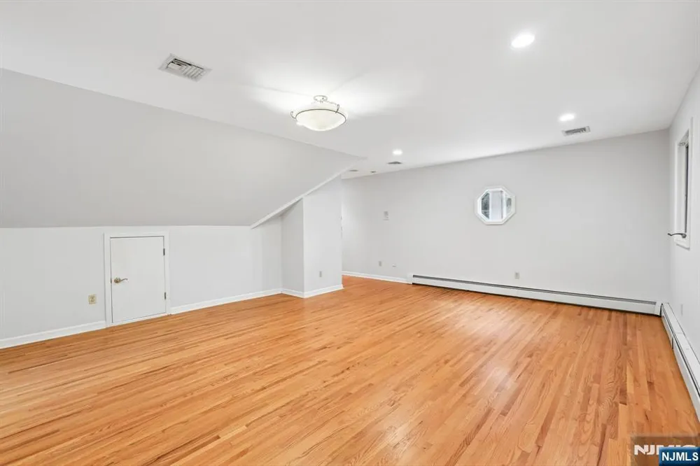 922 Hilltop Terrace Franklin Lakes, NJ 07417