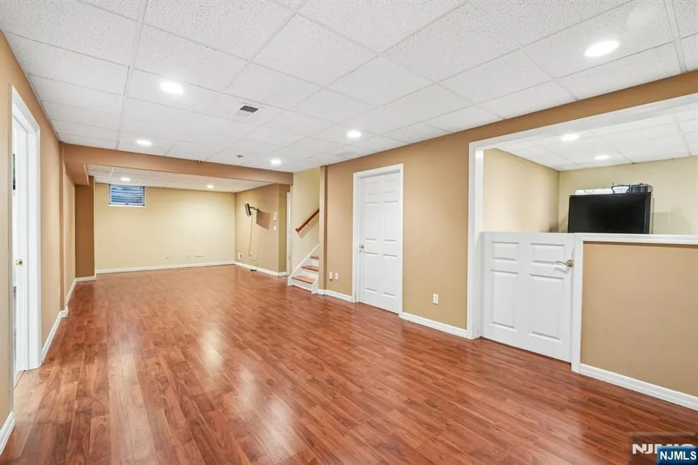 922 Hilltop Terrace Franklin Lakes, NJ 07417