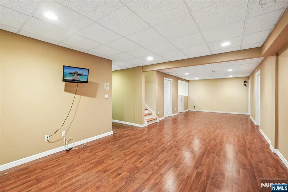 922 Hilltop Terrace Franklin Lakes, NJ 07417