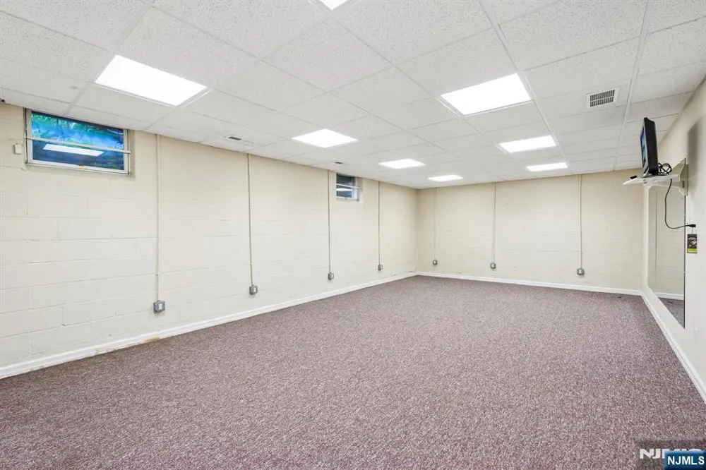 922 Hilltop Terrace Franklin Lakes, NJ 07417