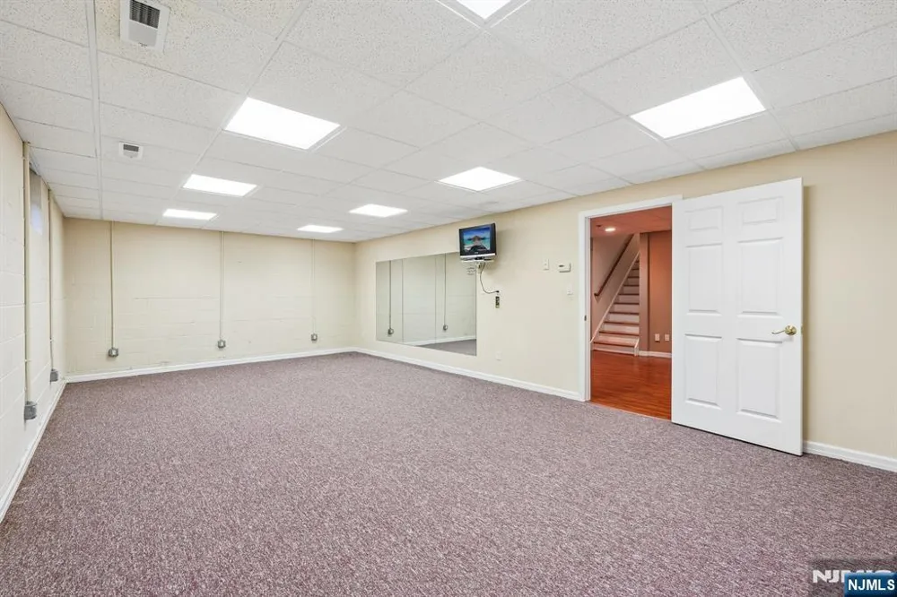 922 Hilltop Terrace Franklin Lakes, NJ 07417