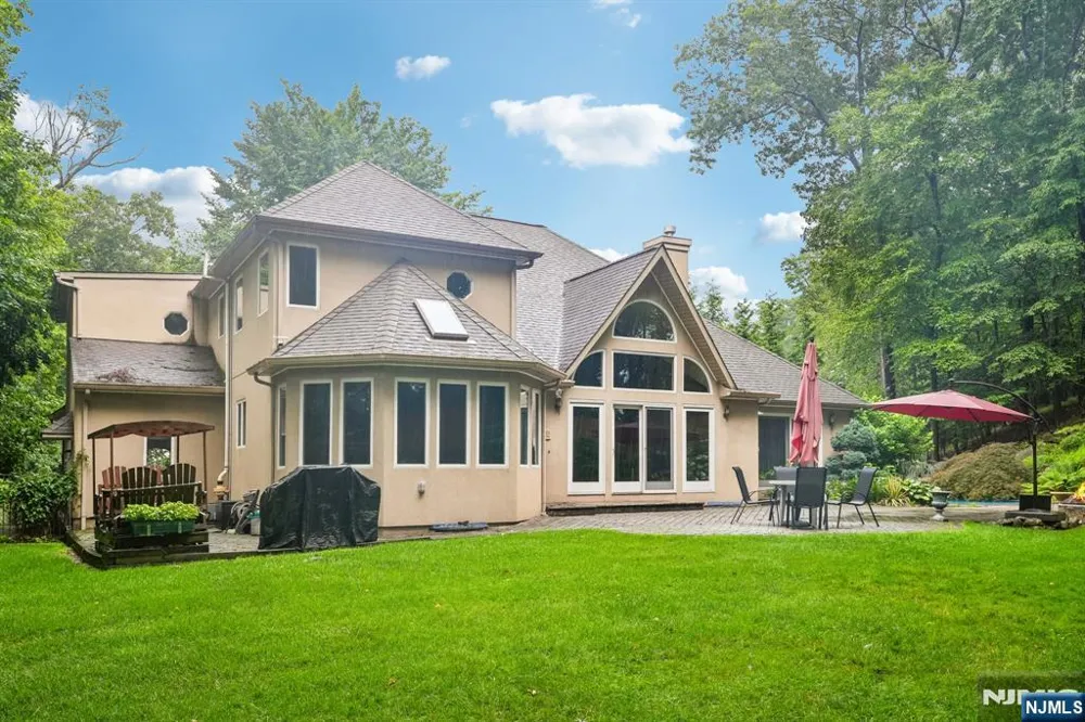 922 Hilltop Terrace Franklin Lakes, NJ 07417