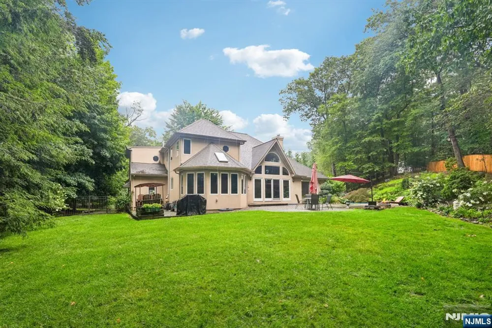 922 Hilltop Terrace Franklin Lakes, NJ 07417