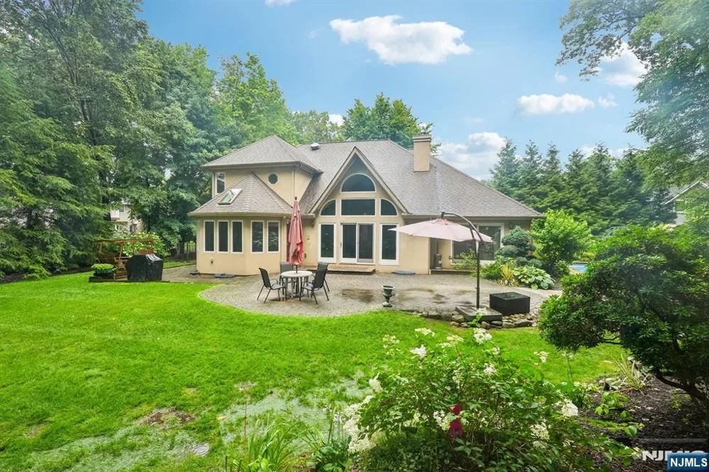 922 Hilltop Terrace Franklin Lakes, NJ 07417