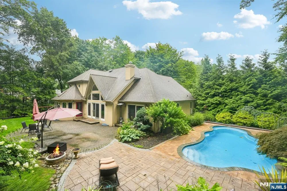 922 Hilltop Terrace Franklin Lakes, NJ 07417