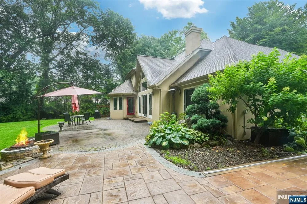922 Hilltop Terrace Franklin Lakes, NJ 07417