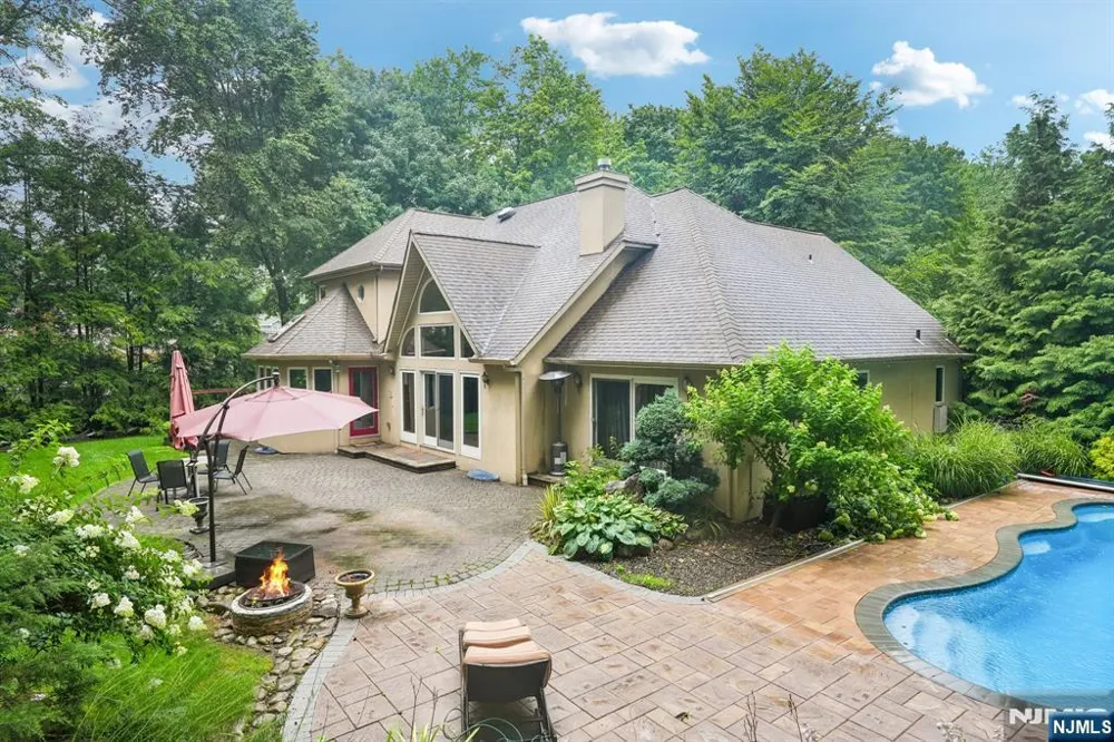 922 Hilltop Terrace Franklin Lakes, NJ 07417
