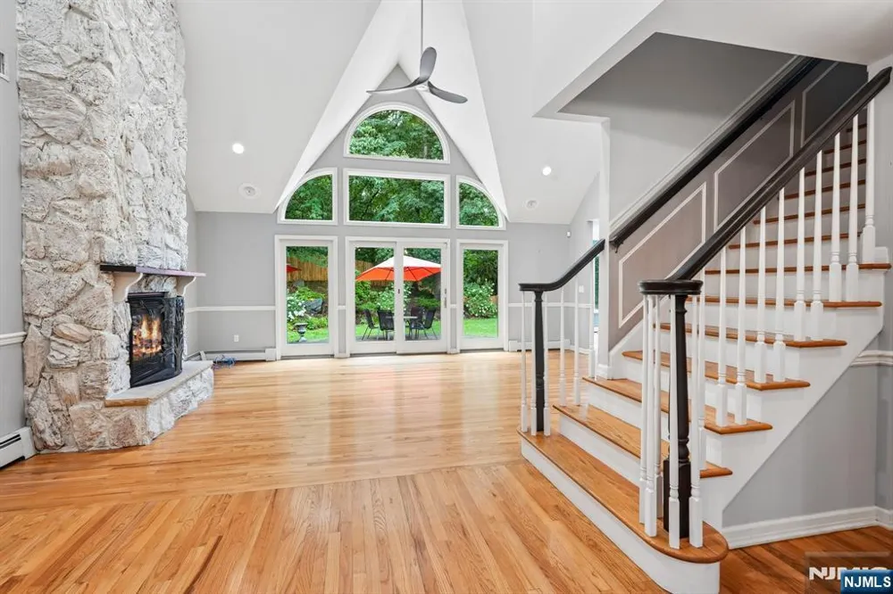 922 Hilltop Terrace Franklin Lakes, NJ 07417