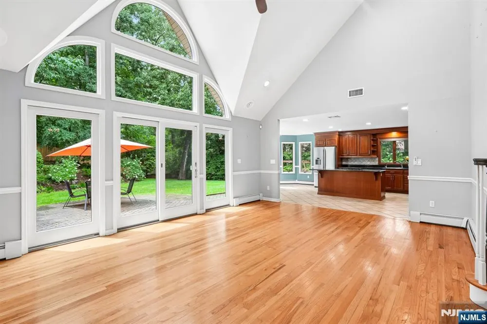 922 Hilltop Terrace Franklin Lakes, NJ 07417