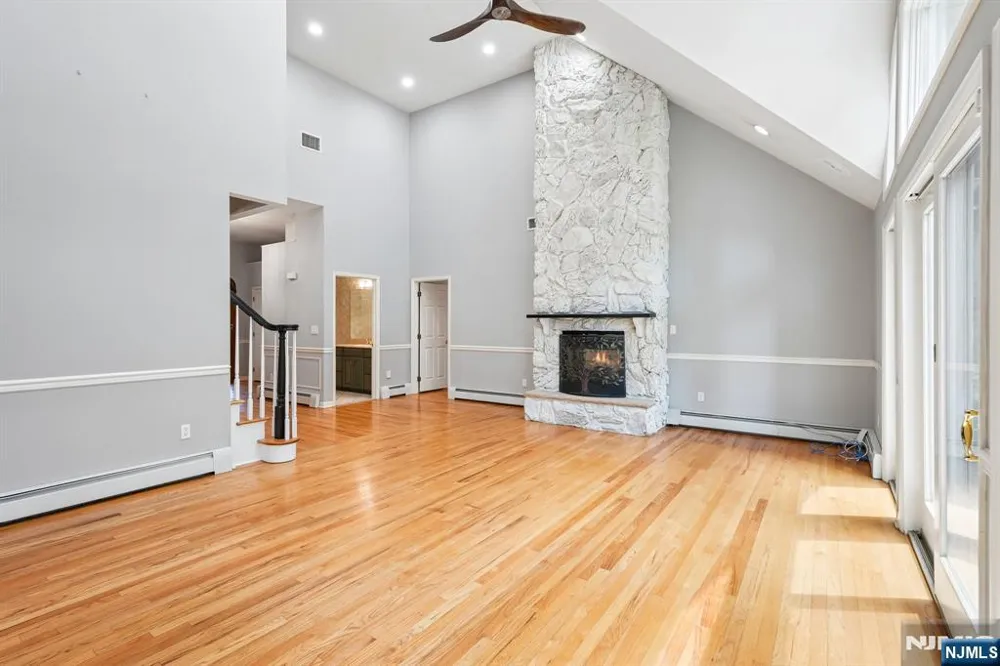922 Hilltop Terrace Franklin Lakes, NJ 07417