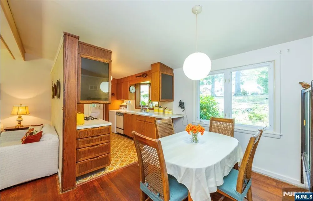 53 Old Wood Road Morris Plainsugh, NJ 07950