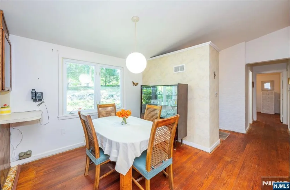 53 Old Wood Road Morris Plainsugh, NJ 07950