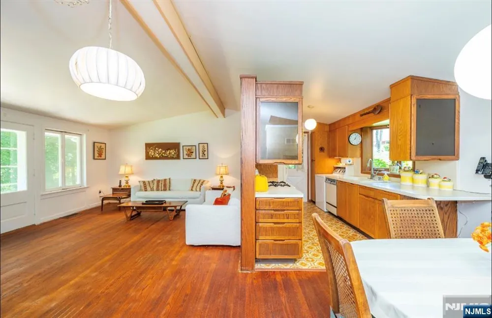 53 Old Wood Road Morris Plainsugh, NJ 07950