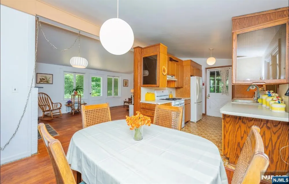 53 Old Wood Road Morris Plainsugh, NJ 07950