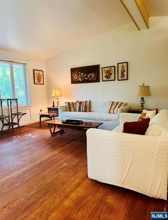 53 Old Wood Road Morris Plainsugh, NJ 07950