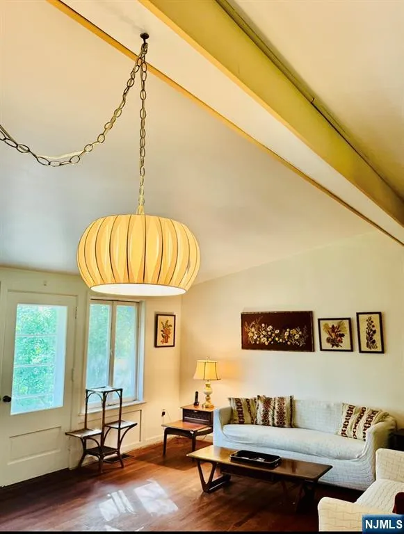 53 Old Wood Road Morris Plainsugh, NJ 07950
