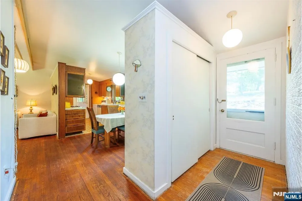 53 Old Wood Road Morris Plainsugh, NJ 07950