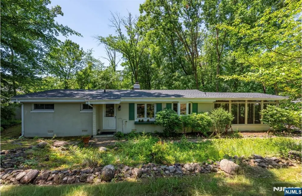 53 Old Wood Road Morris Plainsugh, NJ 07950