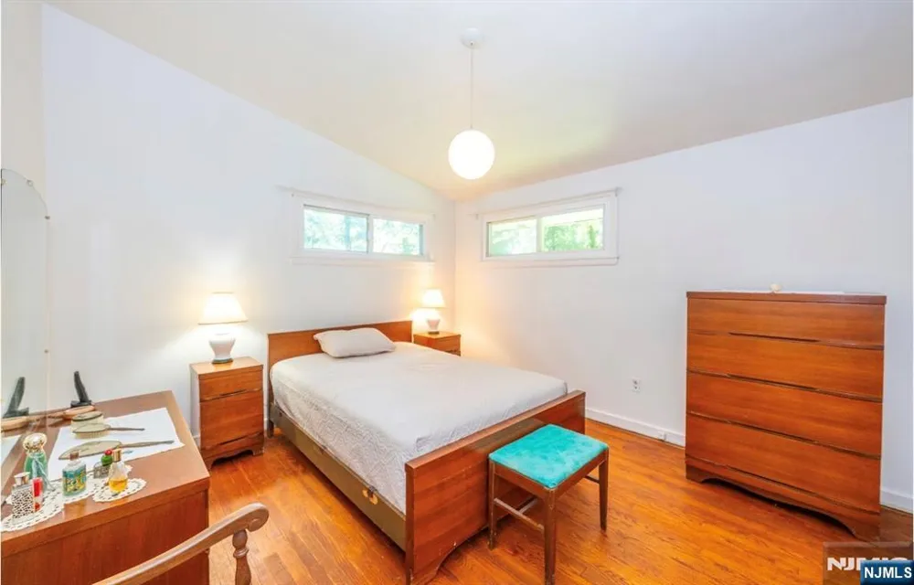 53 Old Wood Road Morris Plainsugh, NJ 07950