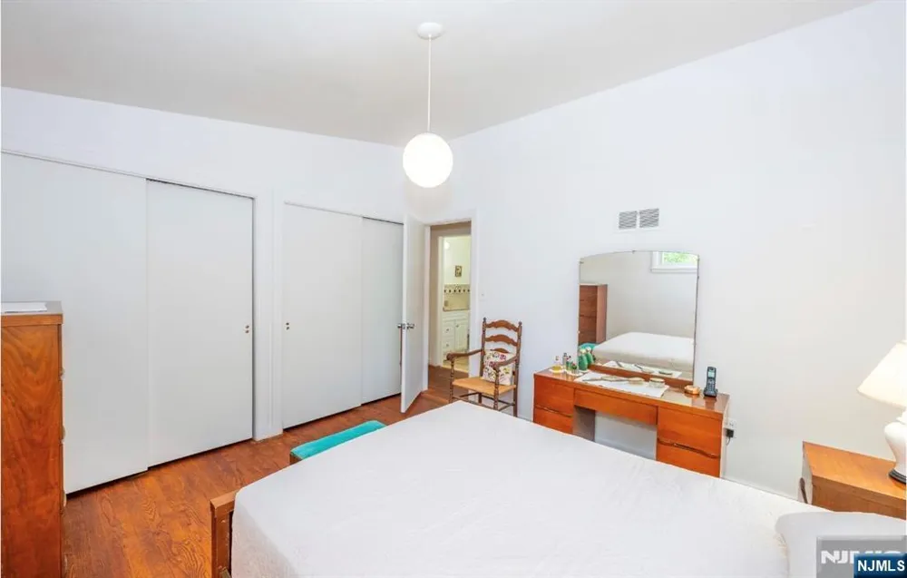 53 Old Wood Road Morris Plainsugh, NJ 07950