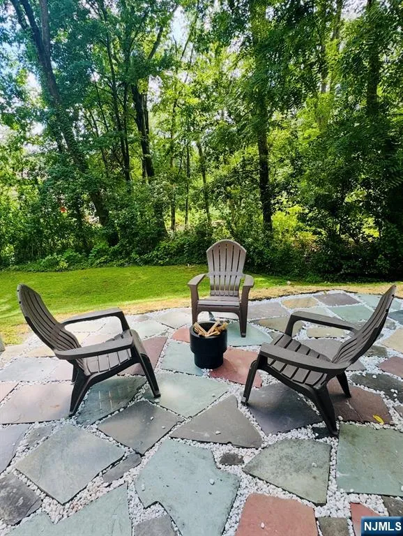 53 Old Wood Road Morris Plainsugh, NJ 07950