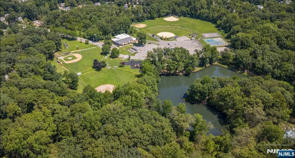 53 Old Wood Road Morris Plainsugh, NJ 07950