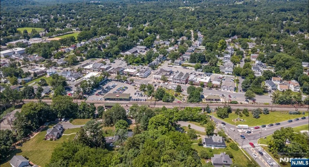 53 Old Wood Road Morris Plainsugh, NJ 07950