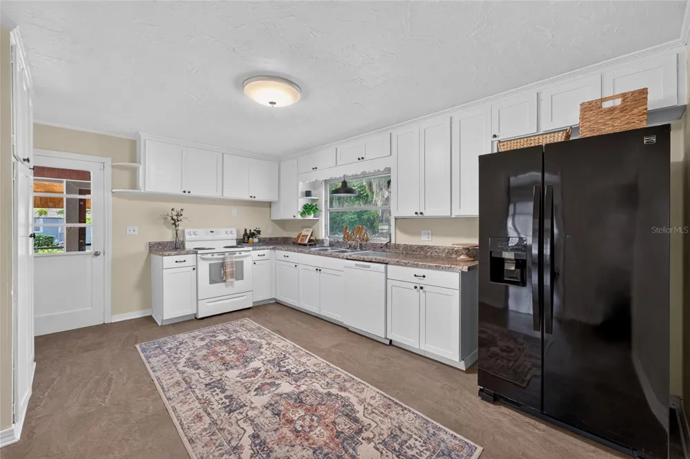 13725 10TH STREET Dade City, FL 33525