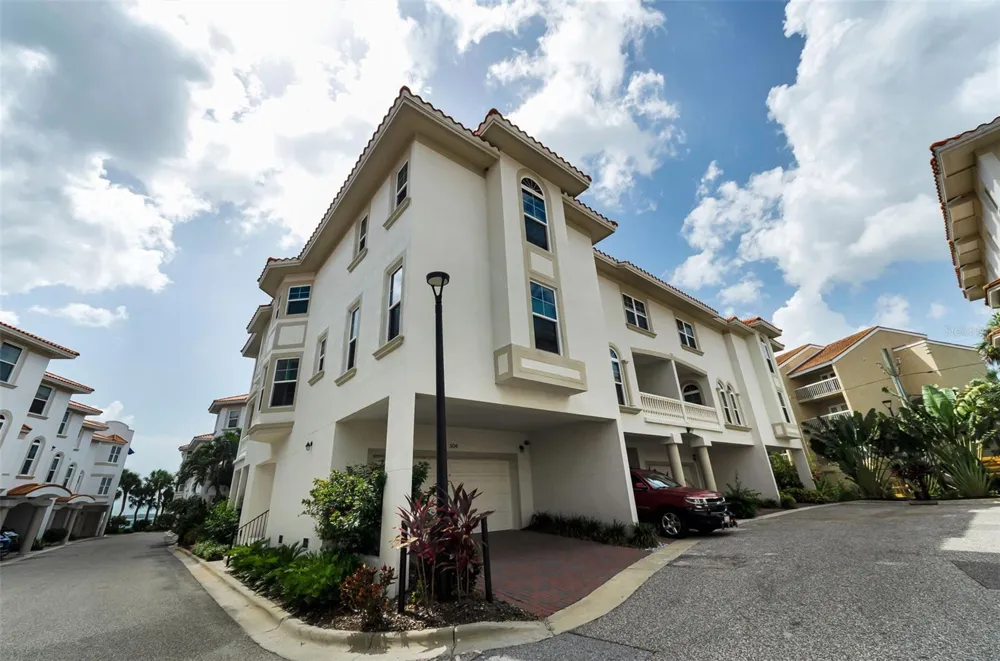 1340 BAYSHORE BOULEVARD #304 Dunedin, FL 34698