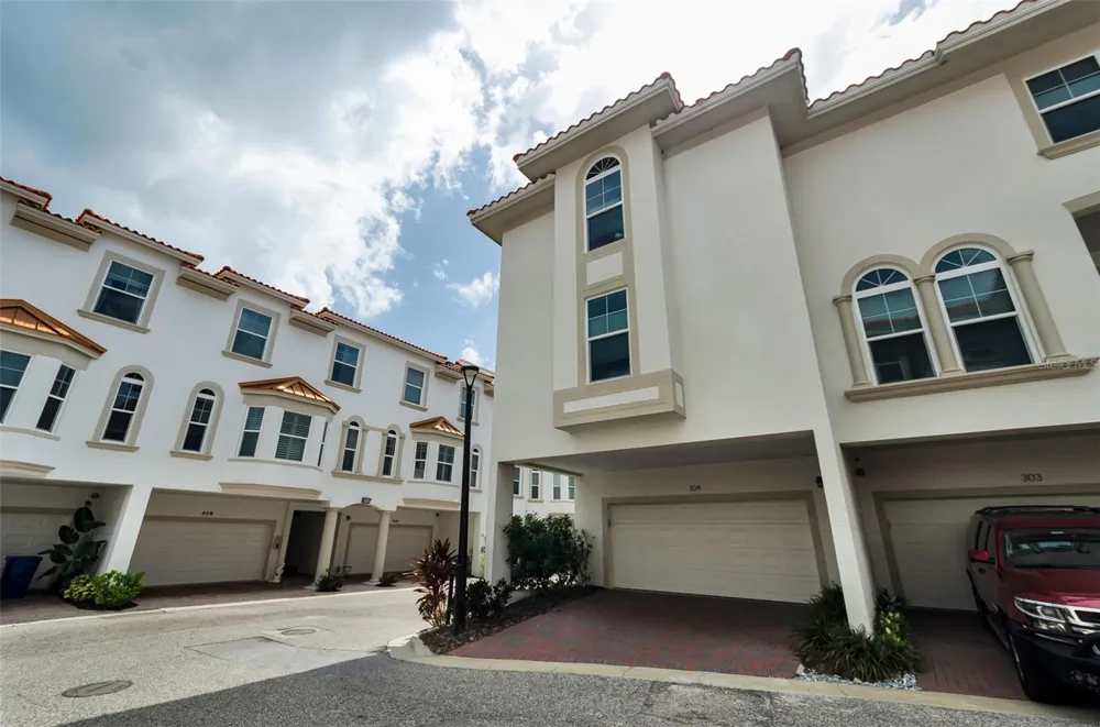 1340 BAYSHORE BOULEVARD #304 Dunedin, FL 34698