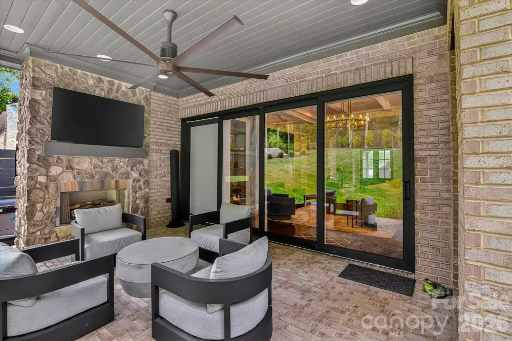 1115 Shelton Oaks Court Matthews, NC 28105