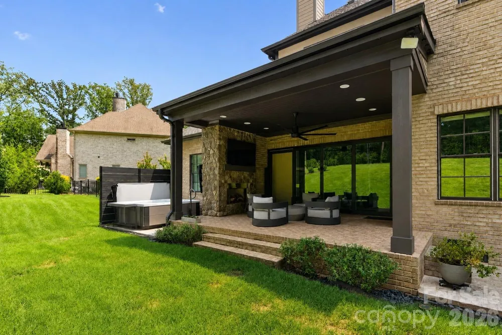 1115 Shelton Oaks Court Matthews, NC 28105
