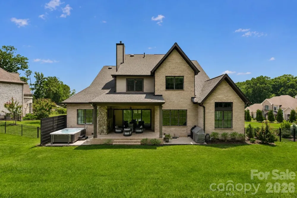 1115 Shelton Oaks Court Matthews, NC 28105