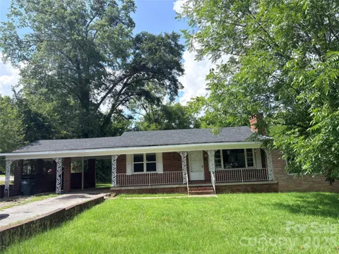 711 Arthur Boulevard